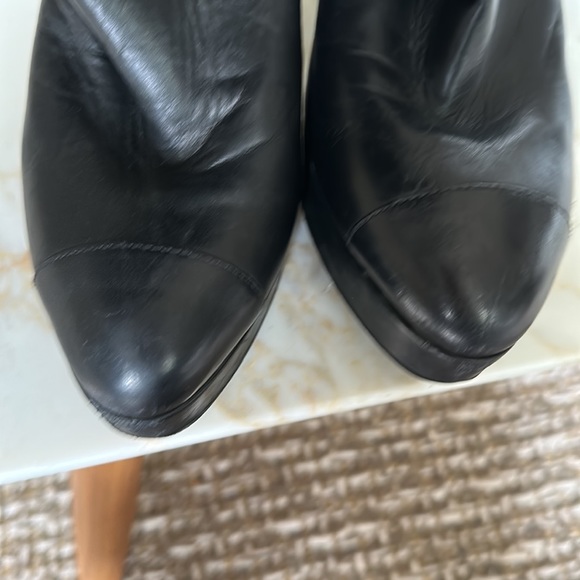 Chanel authentic knee high black leather boots .. zipper in the back - Picture 3 of 10